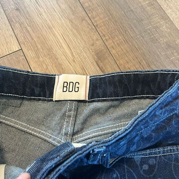 Urban Outfitters BDG Low Rise Flare
Jeans Women's Size 27 Dark Wash
Print - Picture 4 of 13